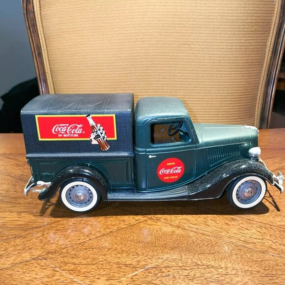 Solido Ford V8 Pick Up 1936 Coca-Cola Green & Black Model Truck 1/19 Scale - Picture 6 of 8